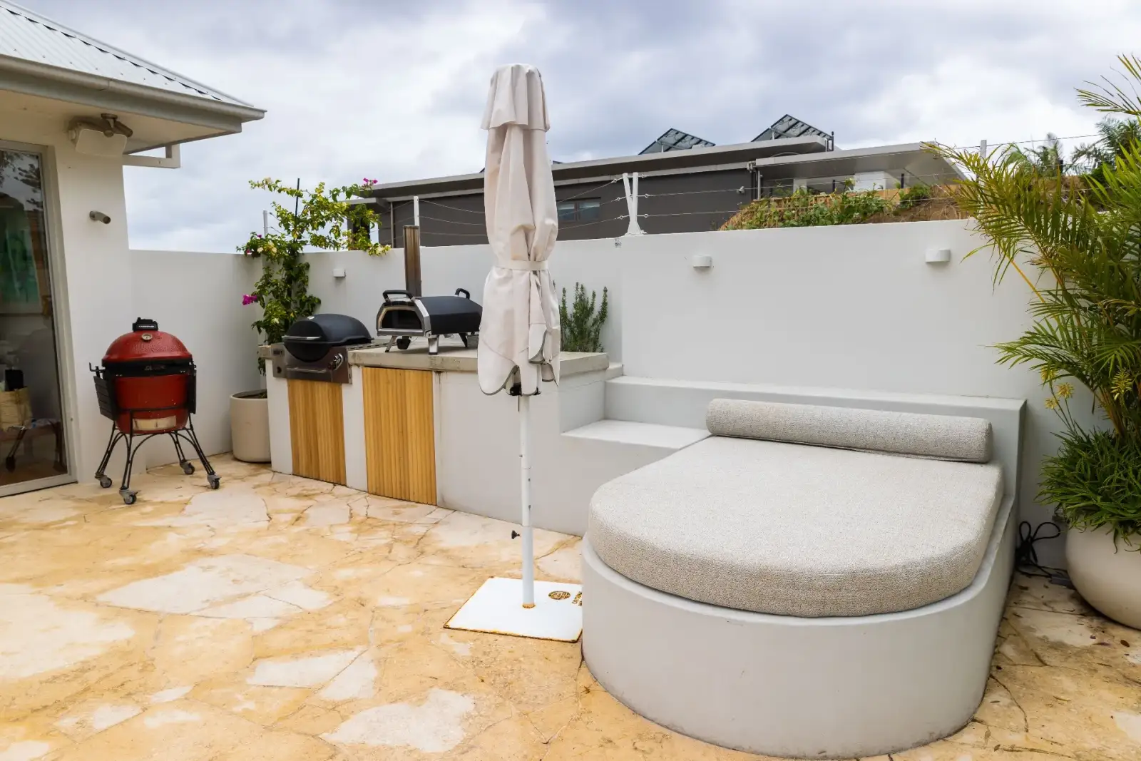 Bronte Pool - curved day bed and outdoor entertaining area